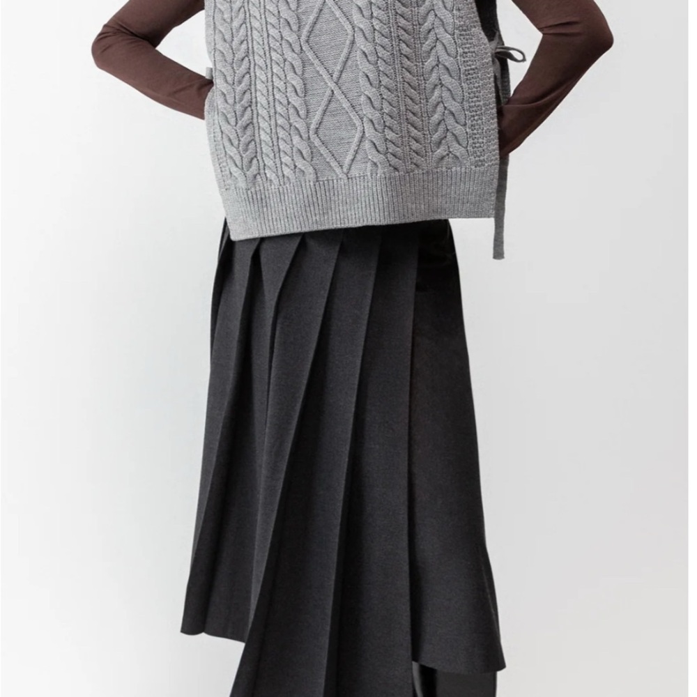 NEW with TAGS OAK + FORT SLEEVELESS CABLE-KNIT VEST WITH TIES